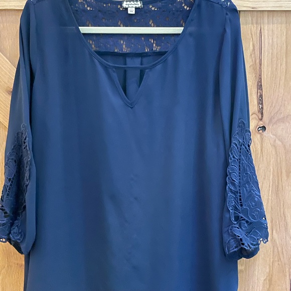 BOGO! 💙Eyeshadow Plus Top💙 - Picture 2 of 11